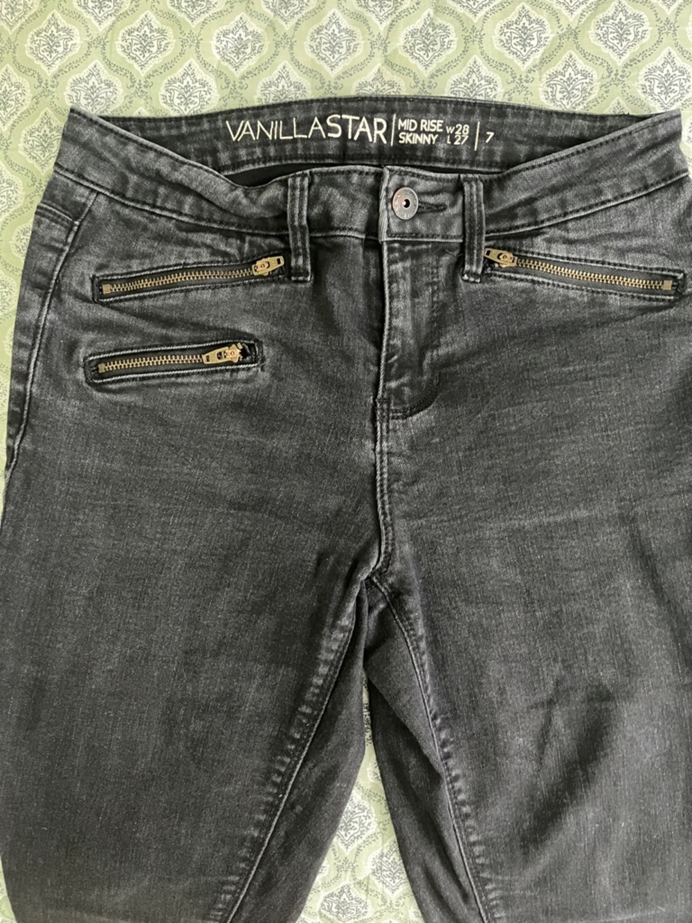 VANILLA STAR Black Mid-Rise Skinny Jeans with Zip Pockets